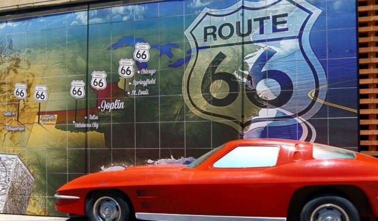 Stop by the Route 66 Mural Park